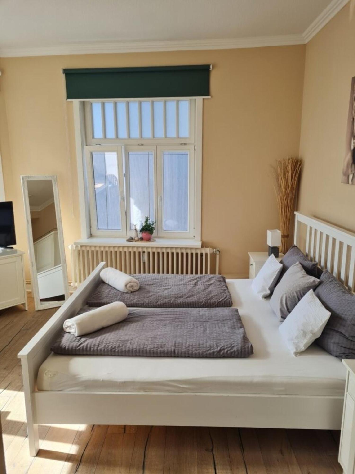 Gaestehaus Cafe Orth Zimmer3 Apartment Westerland